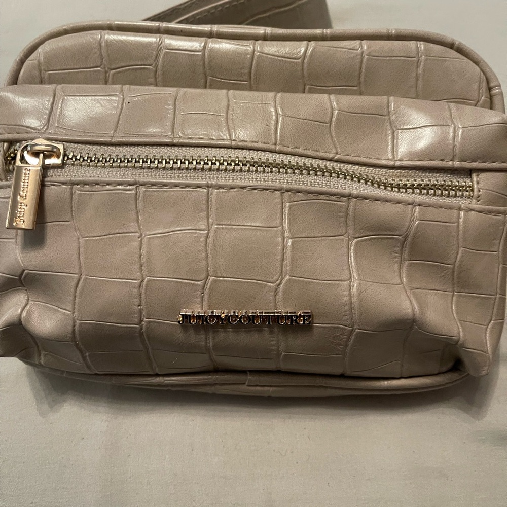 Juicy Couture Waist belt bag Fannypack.